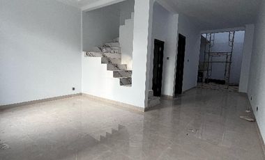 RUMAH Mewah 2 lantai Siap Huni! Akses premium Bebas banjir
