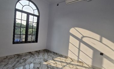 RUMAH Mewah 2 lantai Siap Huni! Akses premium Bebas banjir