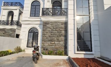 Rumah Mewah Sultan Siap Huni! Bebas banjir Akses Premium