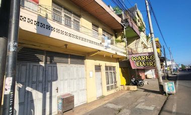 RUMAH VINTAGE DI POROS SUNGGUMINASA