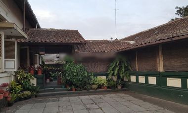 Rumah Mewah Desain Kolonial Hitung Tanah Berdiri Sedjak 1921 Full Jati