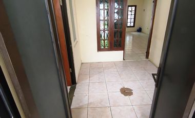 DISEWAKAN RUMAH DEKAT MASJID SIAP HUNI DI BUKIT GOLF Cibubur