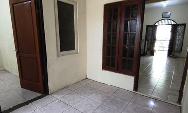 DISEWAKAN RUMAH DEKAT MASJID SIAP HUNI DI BUKIT GOLF Cibubur