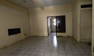 DISEWAKAN RUMAH DEKAT MASJID SIAP HUNI DI BUKIT GOLF Cibubur