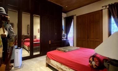 Disewa Rumah Indah Dengan Taman Luas Seperti Resort di Pejaten Barat