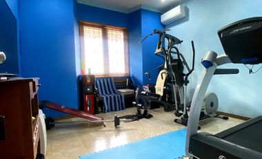 Disewa Rumah Indah Dengan Taman Luas Seperti Resort di Pejaten Barat