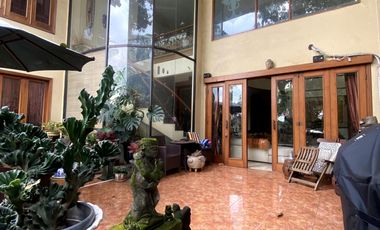 Disewa Rumah Indah Dengan Taman Luas Seperti Resort di Pejaten Barat