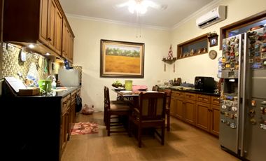 Disewa Rumah Indah Dengan Taman Luas Seperti Resort di Pejaten Barat