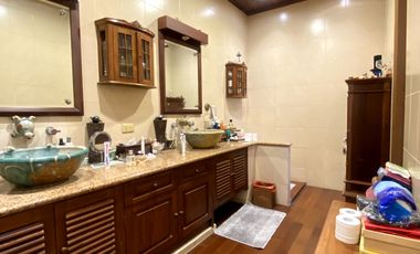 Disewa Rumah Indah Dengan Taman Luas Seperti Resort di Pejaten Barat