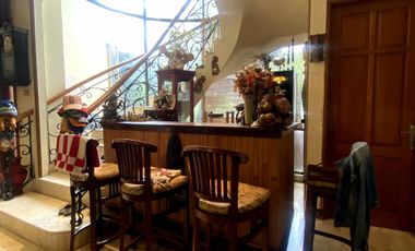 Disewa Rumah Indah Dengan Taman Luas Seperti Resort di Pejaten Barat