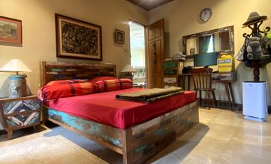 Disewa Rumah Indah Dengan Taman Luas Seperti Resort di Pejaten Barat