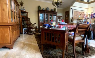 Disewa Rumah Indah Dengan Taman Luas Seperti Resort di Pejaten Barat