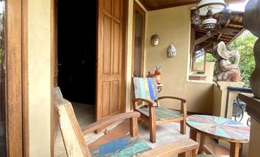 Disewa Rumah Indah Dengan Taman Luas Seperti Resort di Pejaten Barat