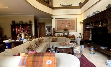 Disewa Rumah Indah Dengan Taman Luas Seperti Resort di Pejaten Barat