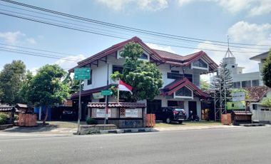 Rumah Kantor KOTABARU Yogyakarta parkir luas Lt 471 m² SHM-IMB