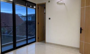 Rumah 2 Lantai Dekat Pintu Toll Sawangan