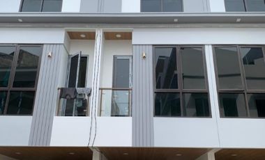 Rumah Mewah Bergaya Eropa 4 Menit Tol Cempaka putih Jakarta pusat