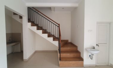 Rumah Jl Raya Ciracas 5 menit LRT bisa KPR paling murah