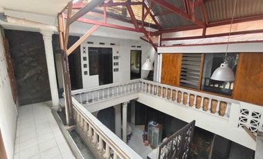 Dijual Rumah Lama Terawat Di Area Suryalaya Rajamantri Buah batu