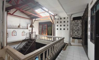 Dijual Rumah Lama Terawat Di Area Suryalaya Rajamantri Buah batu