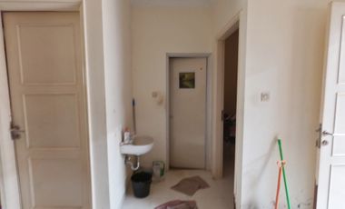 Dijual Rumah Semi Furnished, dekat Graha Raya Bintaro tidak banjir