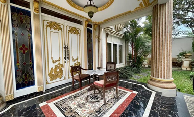 Hunian Mewah Klasik Modern Tengah Kota Solo