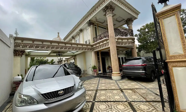 Hunian Mewah Klasik Modern Tengah Kota Solo