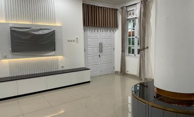 Dikontrakkan Rumah besar dan mewah di seputaran Condong catur