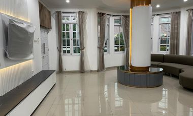 Dikontrakkan Rumah besar dan mewah di seputaran Condong catur