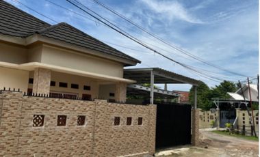 Disewakan Rumah Demang Lebar Daun Palembang Jalan Mesuji, Palembang.