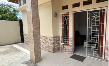 Disewakan Rumah Demang Lebar Daun Palembang Jalan Mesuji, Palembang.