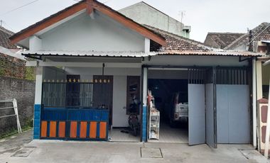 Rumah Strategis Banyuanyar Dekat Sekolah Al Abidin