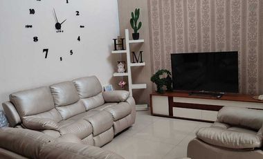 Disewa rumah mewah Emerald Mansion Lippo Cikarang dengan kolam renang