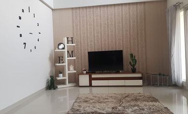 Disewa rumah mewah Emerald Mansion Lippo Cikarang dengan kolam renang