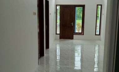 Rumah 1 Lantai 3 menit ke Terminal Madiun