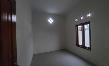 Rumah Baru Solo Kota Gress Siap Huni SHM 90m² Laweyan