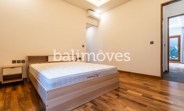 Vila Baru Yang Cantik Tiga Kamar Tidur Di Kompleks Tepi Pantai Sanur