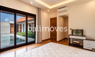 Vila Baru Yang Cantik Tiga Kamar Tidur Di Kompleks Tepi Pantai Sanur