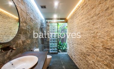 Vila Baru Yang Cantik Tiga Kamar Tidur Di Kompleks Tepi Pantai Sanur