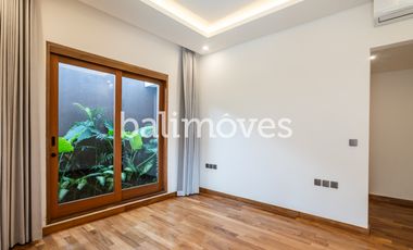 Vila Baru Yang Cantik Tiga Kamar Tidur Di Kompleks Tepi Pantai Sanur