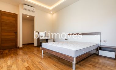 Vila Baru Yang Cantik Tiga Kamar Tidur Di Kompleks Tepi Pantai Sanur