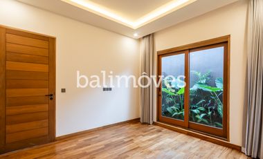 Vila Baru Yang Cantik Tiga Kamar Tidur Di Kompleks Tepi Pantai Sanur