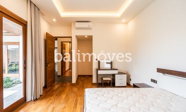 Vila Baru Yang Cantik Tiga Kamar Tidur Di Kompleks Tepi Pantai Sanur