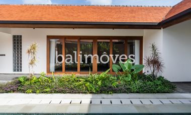 Vila Baru Yang Cantik Tiga Kamar Tidur Di Kompleks Tepi Pantai Sanur