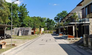 dijual rumah di sleman maguwo dengan sky balcony dalam perumahan mewah