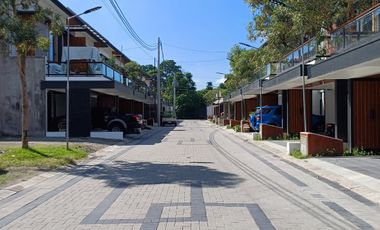 dijual rumah di sleman maguwo dengan sky balcony dalam perumahan mewah