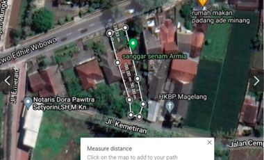 tanah  depan pura Mertoyudan