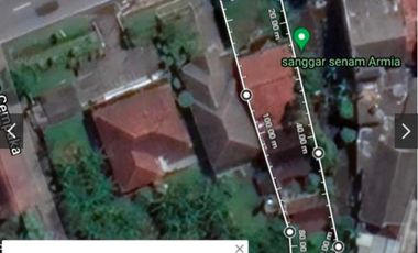 tanah  depan pura Mertoyudan