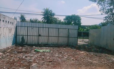 tanah  depan pura Mertoyudan