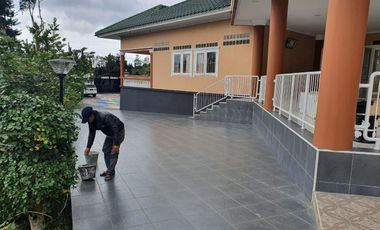 JUAL CEPAT Villa Puncak Masih Beroperasi Cocok Untuk Investasi